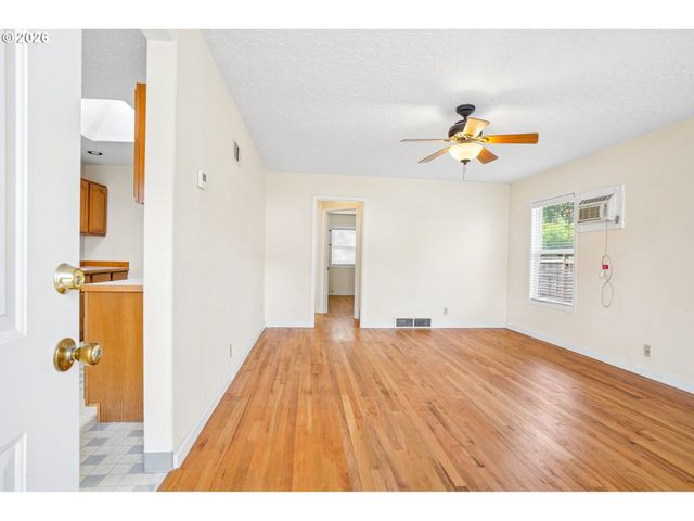 720 Se 7TH St, Gresham, OR 97080