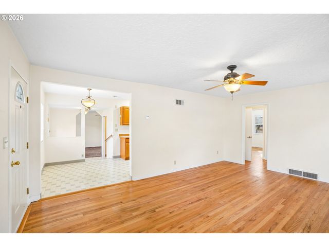 720 Se 7TH St, Gresham, OR 97080