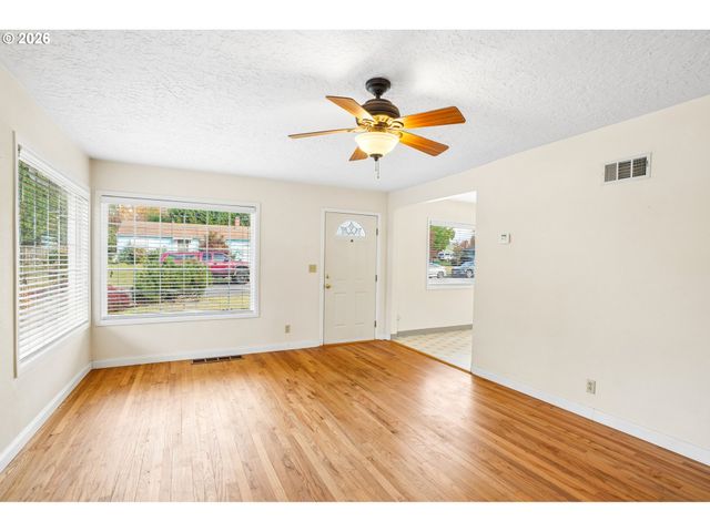 720 Se 7TH St, Gresham, OR 97080