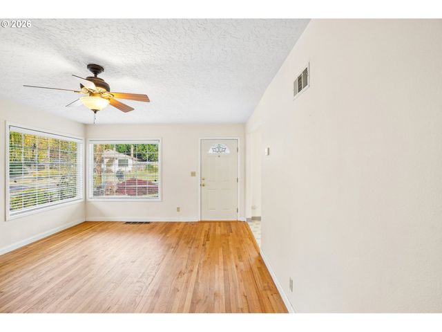 720 Se 7TH St, Gresham, OR 97080