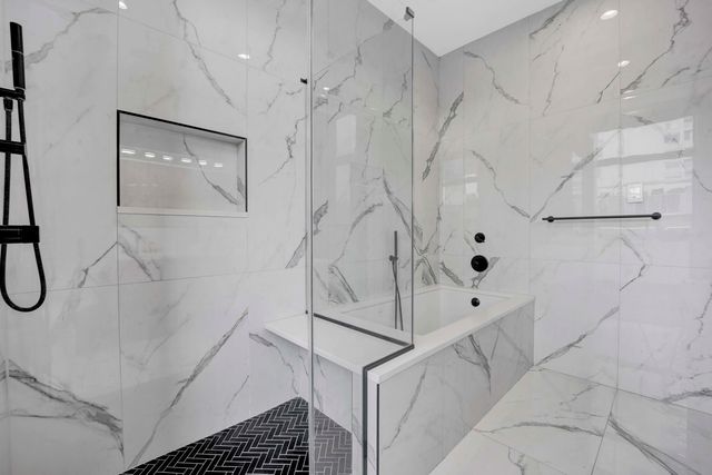 23 N Green Street 303, Chicago, IL 60607