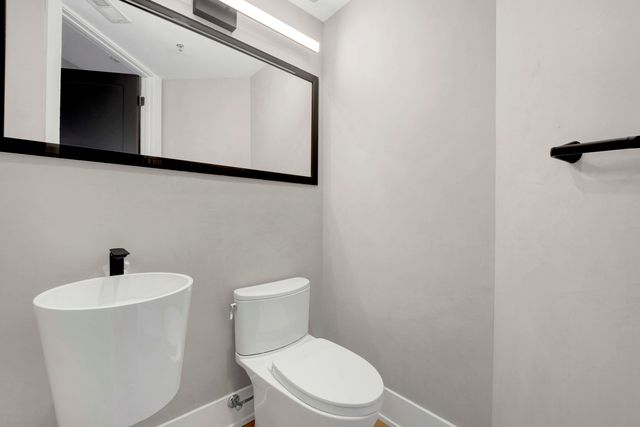 23 N Green Street 303, Chicago, IL 60607