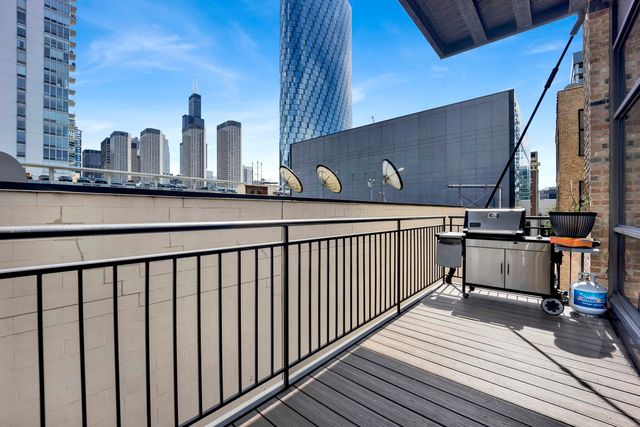 23 N Green Street 303, Chicago, IL 60607
