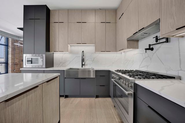 23 N Green Street 303, Chicago, IL 60607