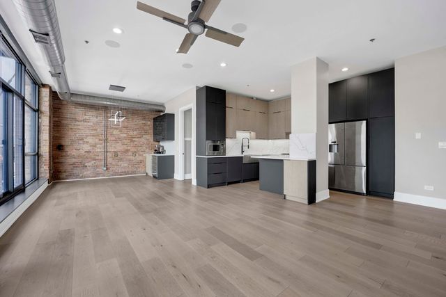 23 N Green Street 303, Chicago, IL 60607