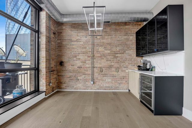 23 N Green Street 303, Chicago, IL 60607