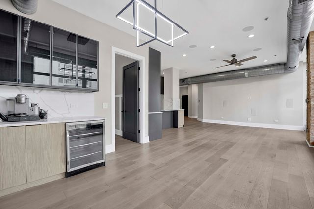 23 N Green Street 303, Chicago, IL 60607