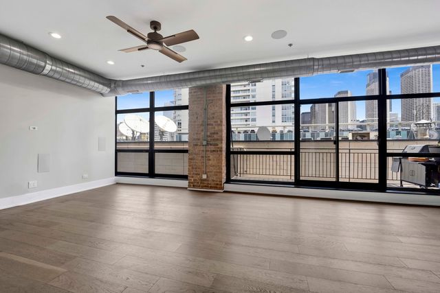 23 N Green Street 303, Chicago, IL 60607