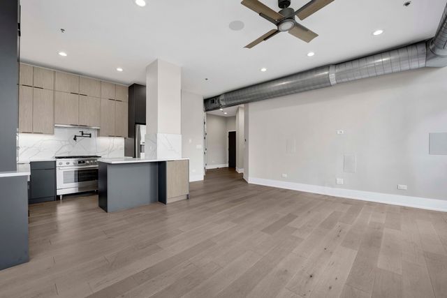 23 N Green Street 303, Chicago, IL 60607