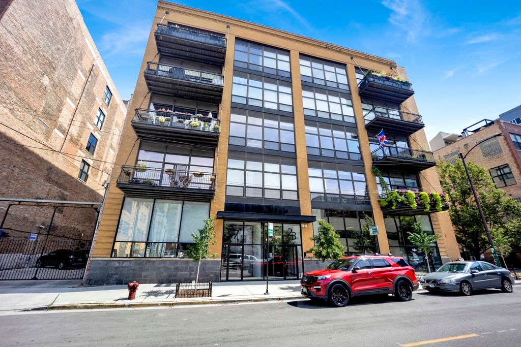 23 N Green Street 303, Chicago, IL 60607