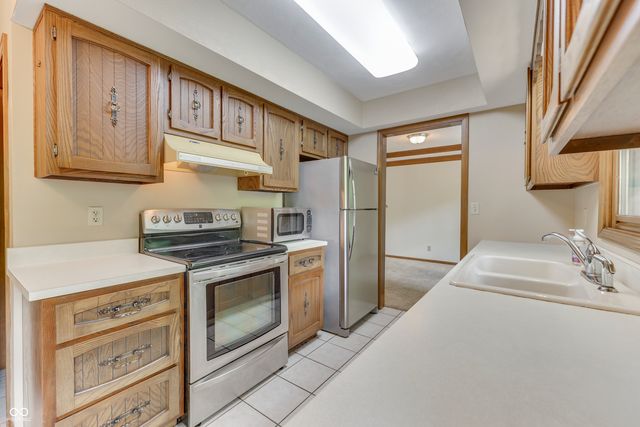 6843 Glacier Drive, Indianapolis, IN 46217