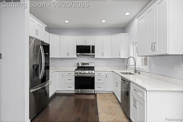 1410 Beachland Boulevard, Waterford, MI 48328