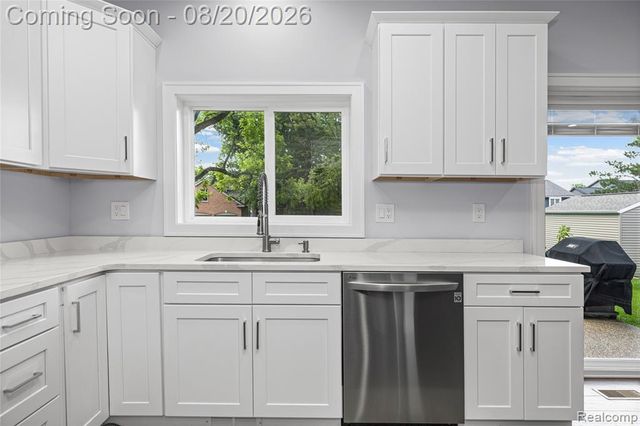 1410 Beachland Boulevard, Waterford, MI 48328