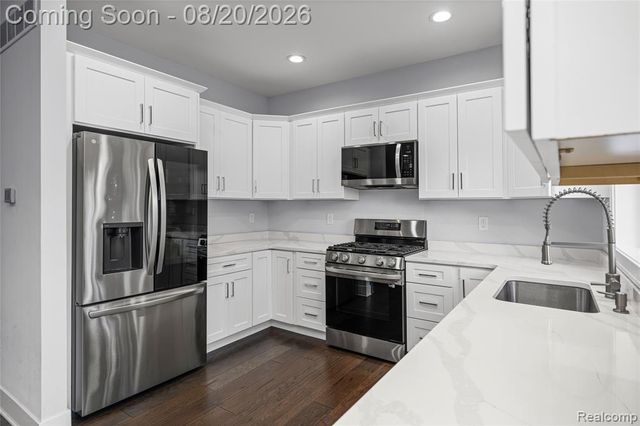 1410 Beachland Boulevard, Waterford, MI 48328