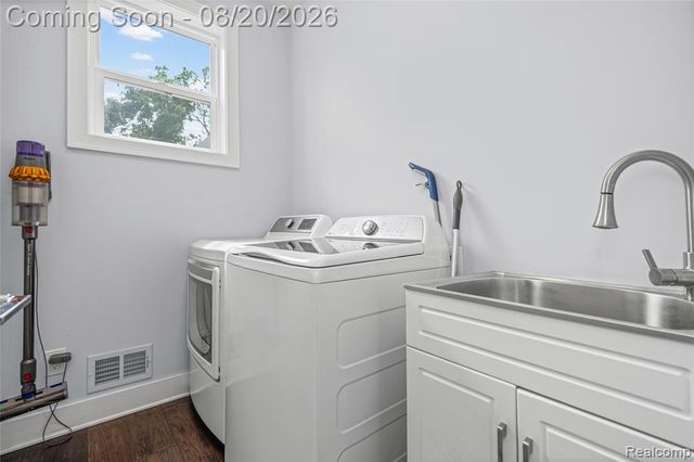1410 Beachland Boulevard, Waterford, MI 48328