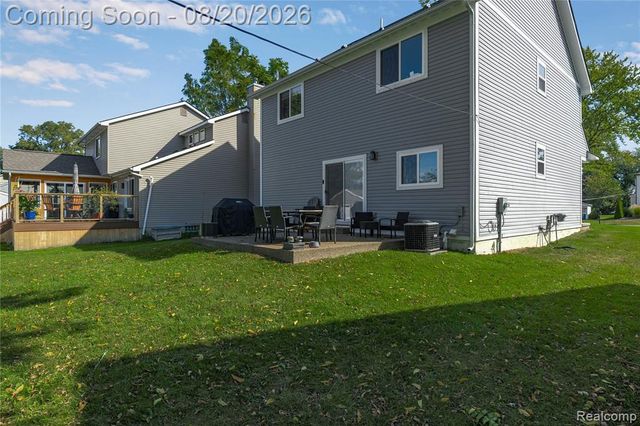1410 Beachland Boulevard, Waterford, MI 48328