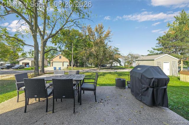 1410 Beachland Boulevard, Waterford, MI 48328