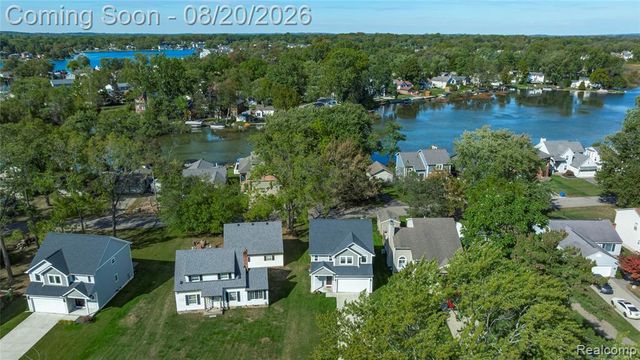 1410 Beachland Boulevard, Waterford, MI 48328