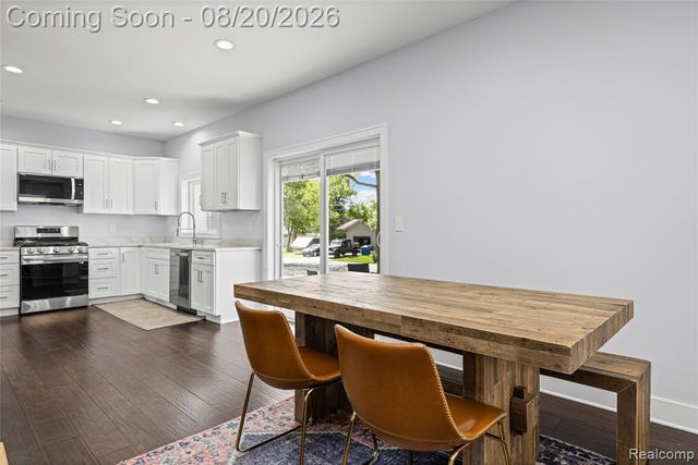 1410 Beachland Boulevard, Waterford, MI 48328