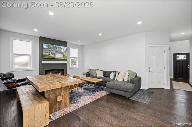 1410 Beachland Boulevard, Waterford, MI 48328