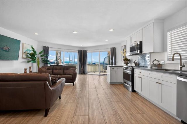 2212 W Oceanfront, Newport Beach, CA 92663
