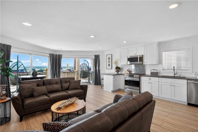 2212 W Oceanfront, Newport Beach, CA 92663