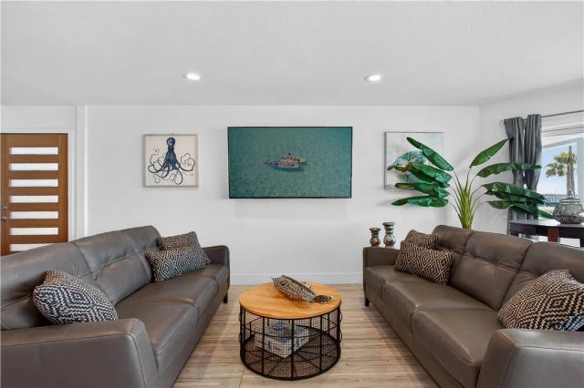 2212 W Oceanfront, Newport Beach, CA 92663