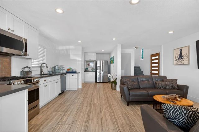 2212 W Oceanfront, Newport Beach, CA 92663