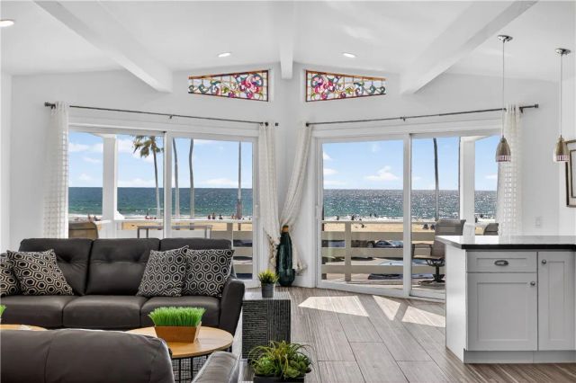 2212 W Oceanfront, Newport Beach, CA 92663