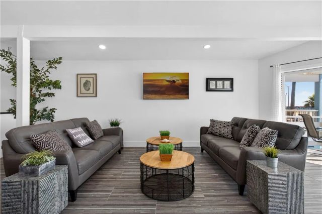2212 W Oceanfront, Newport Beach, CA 92663
