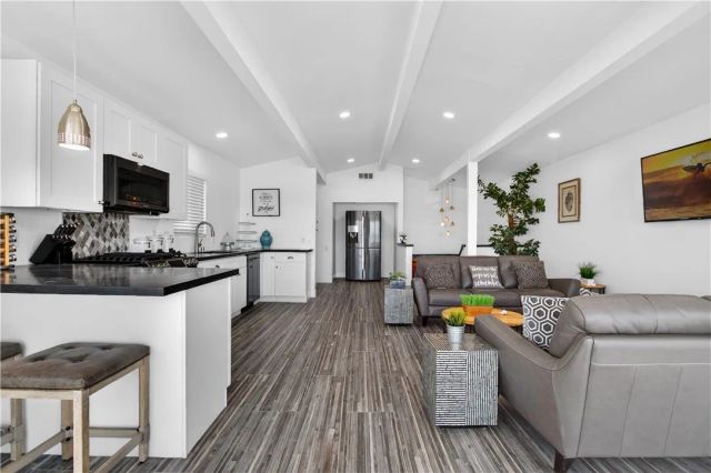 2212 W Oceanfront, Newport Beach, CA 92663