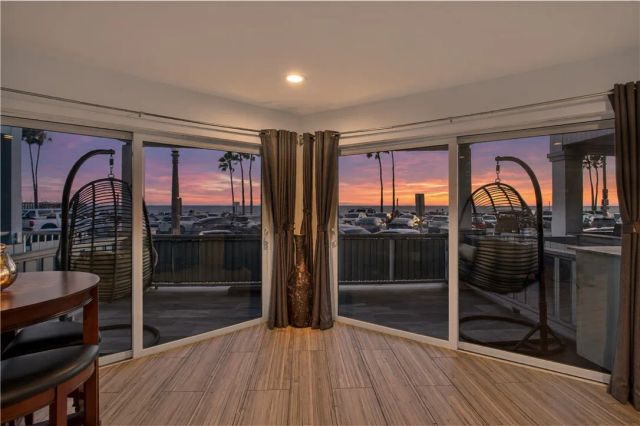 2212 W Oceanfront, Newport Beach, CA 92663