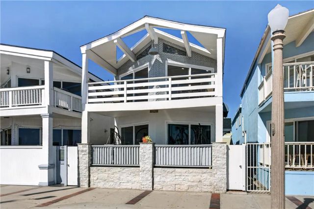 2212 W Oceanfront, Newport Beach, CA 92663