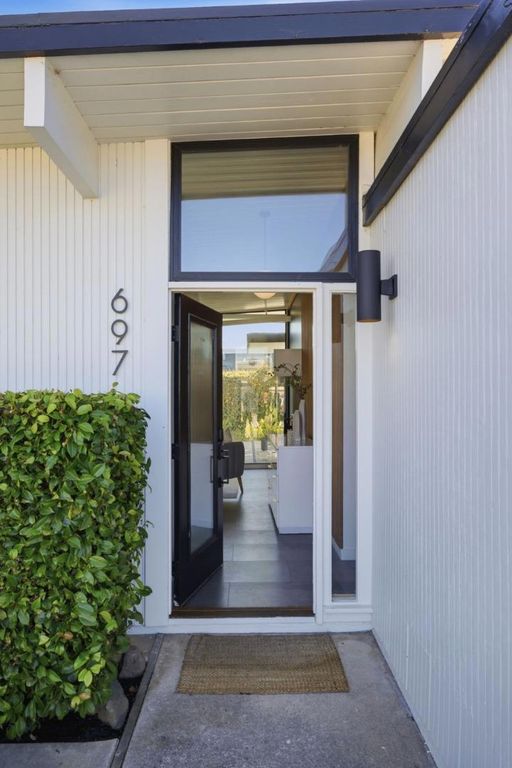 Image 3 of property listing at 697 Vanessa Drive, San Mateo, CA 94402
