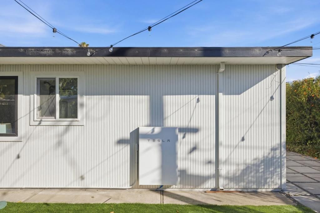 Image 33 of property listing at 697 Vanessa Drive, San Mateo, CA 94402