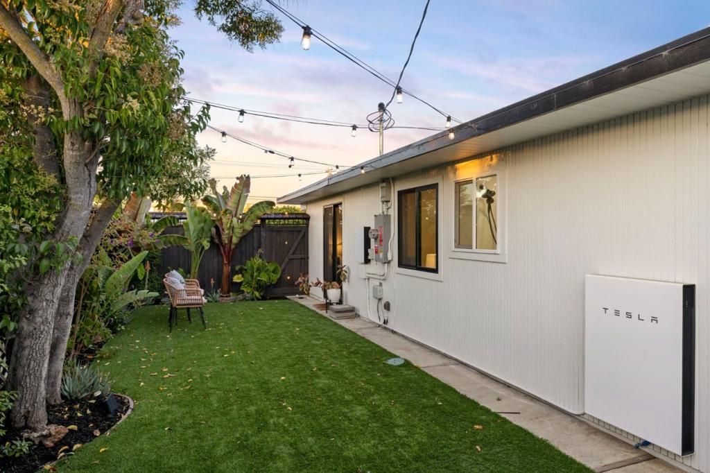 Image 37 of property listing at 697 Vanessa Drive, San Mateo, CA 94402