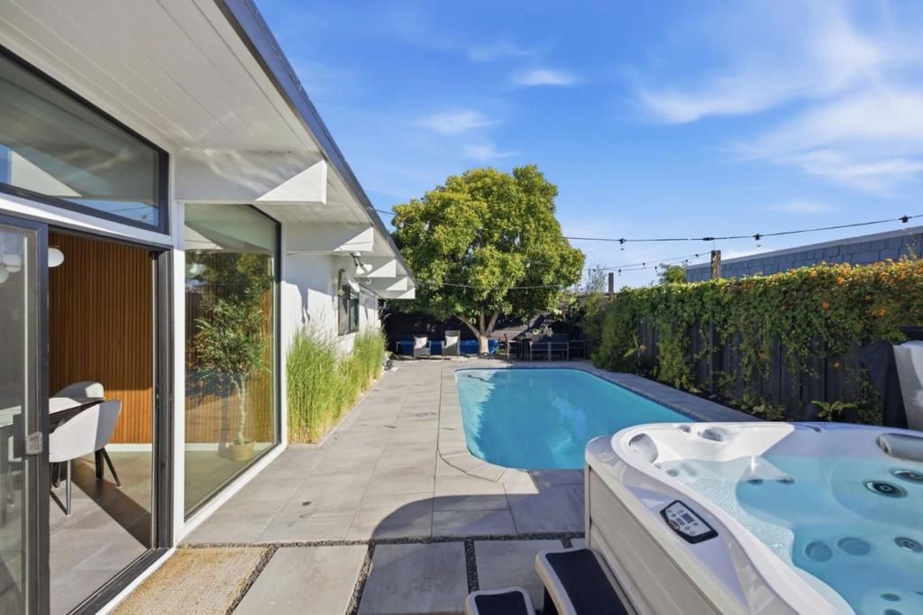 Image 38 of property listing at 697 Vanessa Drive, San Mateo, CA 94402