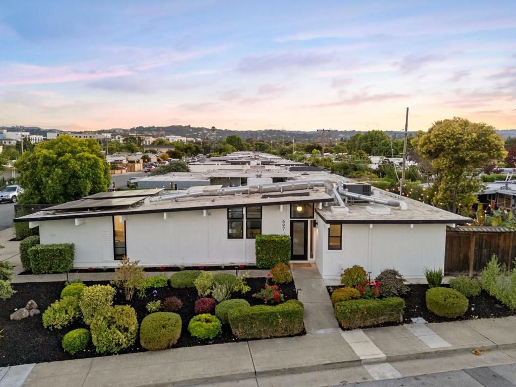Image 4 of property listing at 697 Vanessa Drive, San Mateo, CA 94402