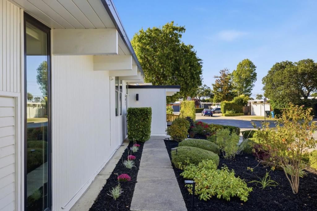 Image 40 of property listing at 697 Vanessa Drive, San Mateo, CA 94402