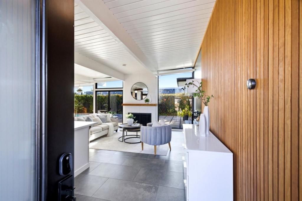 Image 5 of property listing at 697 Vanessa Drive, San Mateo, CA 94402