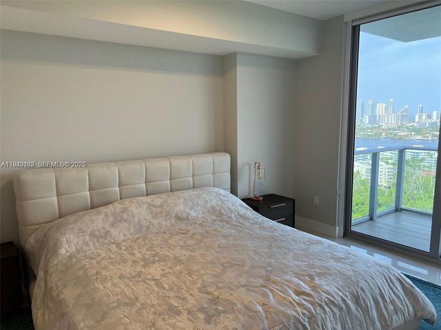 16385 Biscayne Blvd 2017, North Miami Beach, FL 33160