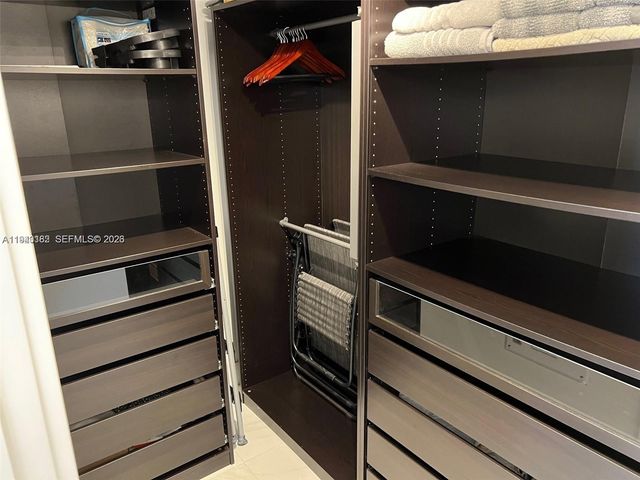 16385 Biscayne Blvd 2017, North Miami Beach, FL 33160