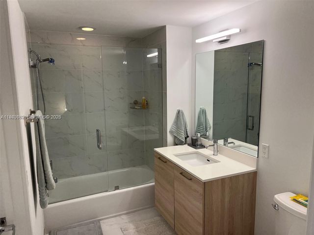 16385 Biscayne Blvd 2017, North Miami Beach, FL 33160