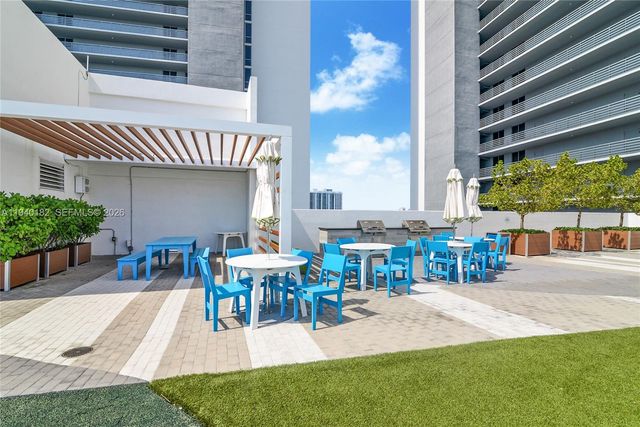 16385 Biscayne Blvd 2017, North Miami Beach, FL 33160