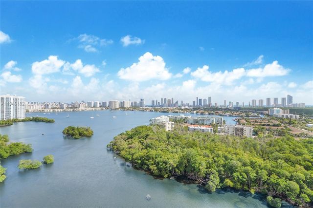 16385 Biscayne Blvd 2017, North Miami Beach, FL 33160