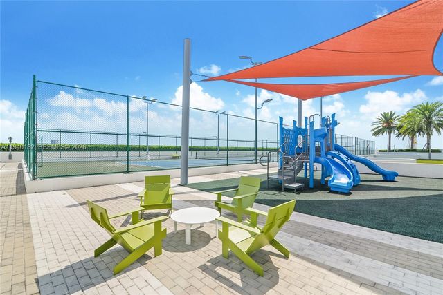 16385 Biscayne Blvd 2017, North Miami Beach, FL 33160