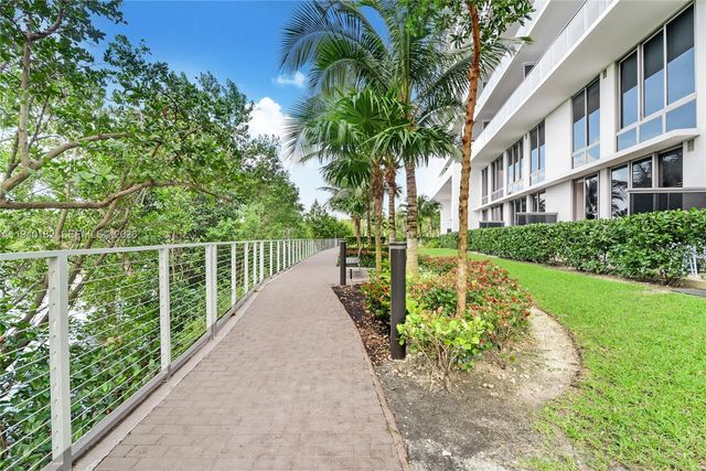 16385 Biscayne Blvd 2017, North Miami Beach, FL 33160