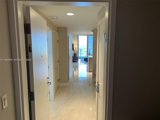 16385 Biscayne Blvd 2017, North Miami Beach, FL 33160