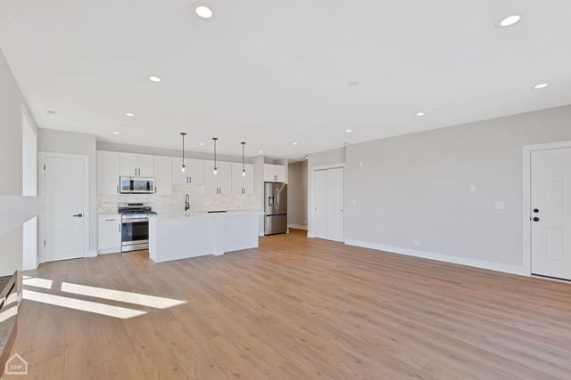 8631 W Grand Avenue 4W, River Grove, IL 60171