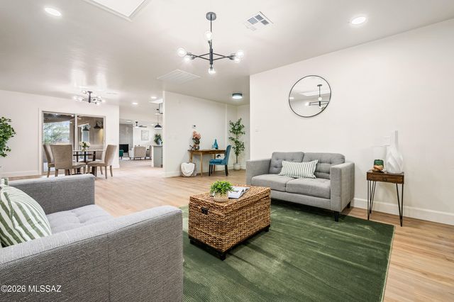 6821 E Nasumpta Drive, Tucson, AZ 85715